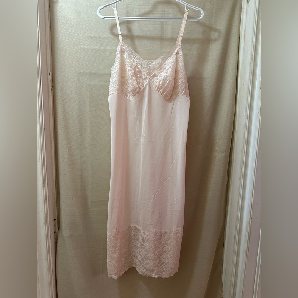 Vintage Vanity Fair Lace Nylon Slip Dress Pink Lingerie 38T Tall boHo princess